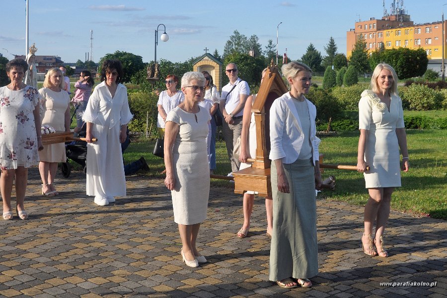 42 Procesja eucharystyczna.jpg